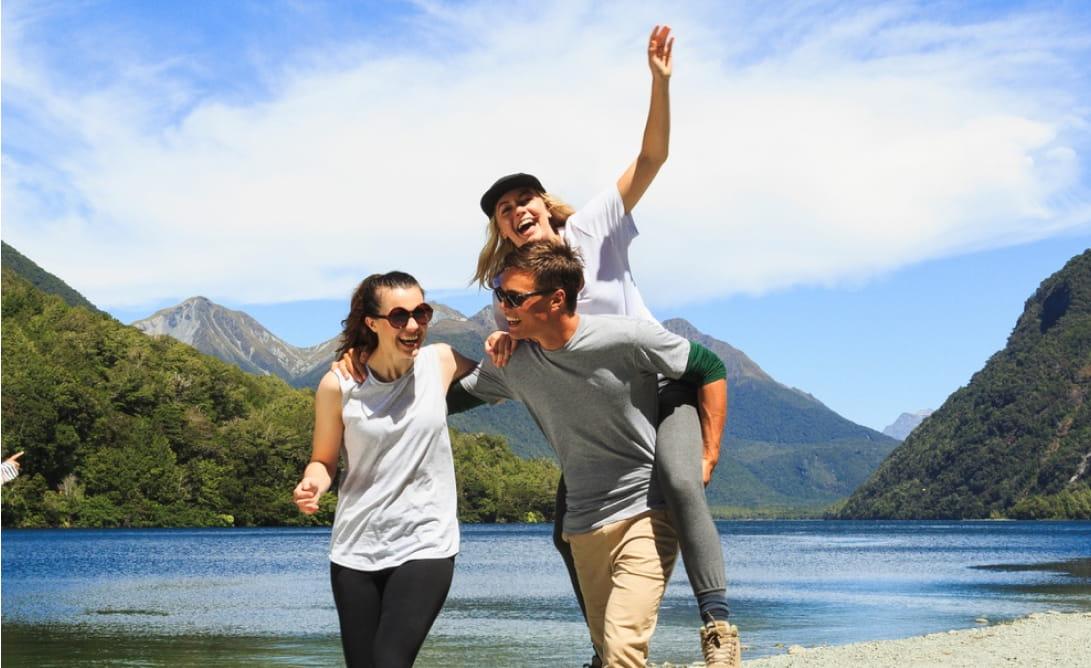 ニュージーランドの山と湖で楽しむ家族